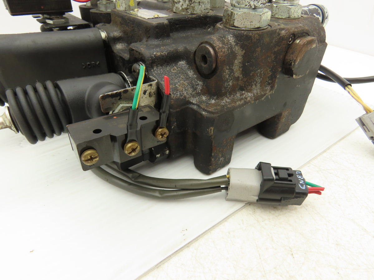 Toyota 67630-U2160-71 Hydraulic 4-Spool Forklift Mast Control Valve Off 7FBCU18