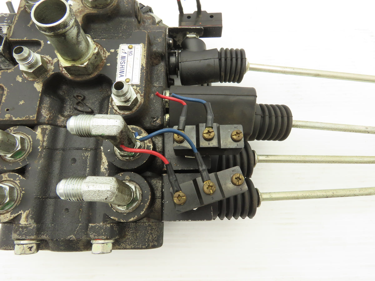 Toyota 67630-U2160-71 Hydraulic 4-Spool Forklift Mast Control Valve Off 7FBCU18