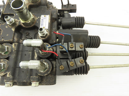 Toyota 67630-U2160-71 Hydraulic 4-Spool Forklift Mast Control Valve Off 7FBCU18