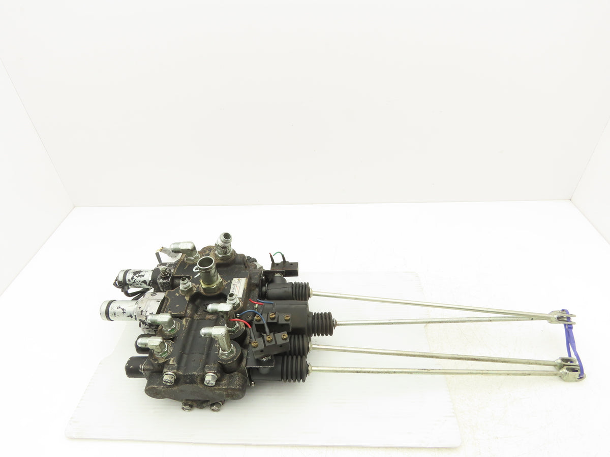 Toyota 67630-U2160-71 Hydraulic 4-Spool Forklift Mast Control Valve Off 7FBCU18