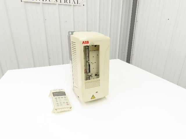 ABB ACS800-U1-0006-5+P901 Variable Speed AC Drive VFD 5Hp 3PH *Parts or Repair*