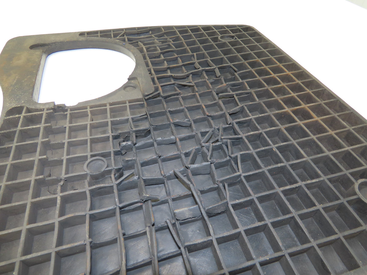 Hyster Operator Center Rubber Floor Mat Off E40HSD Forklift