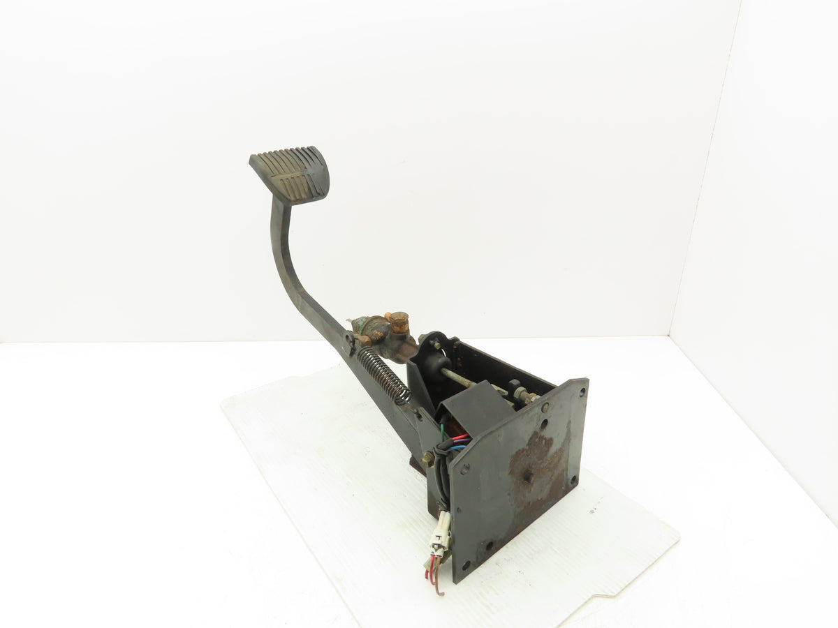 Toyota 5FBGCU18 Electric Forklift Hydraulic Brake Pedal Master Cylinder Assembly