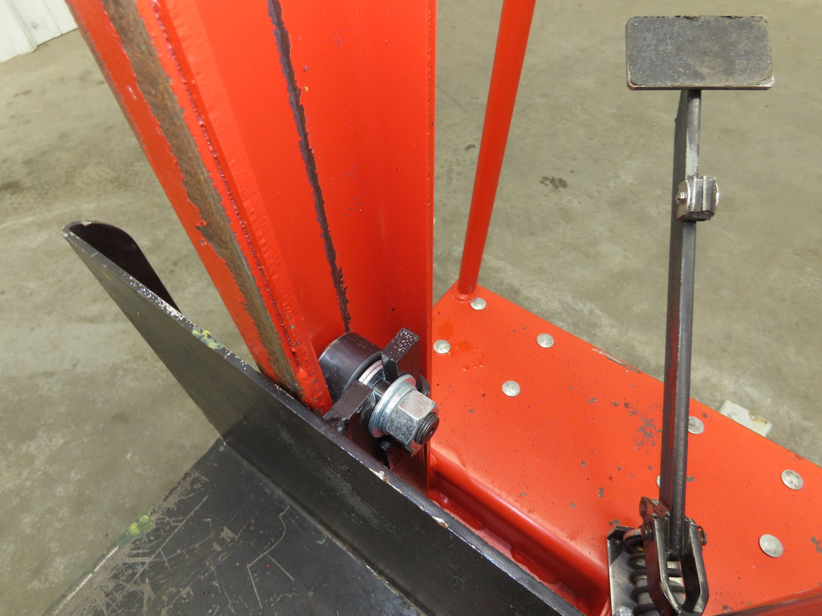 Wesco ESPL-80-3032 Economy Large Platform Hydraulic Stacker 1000 Lb. Capacity