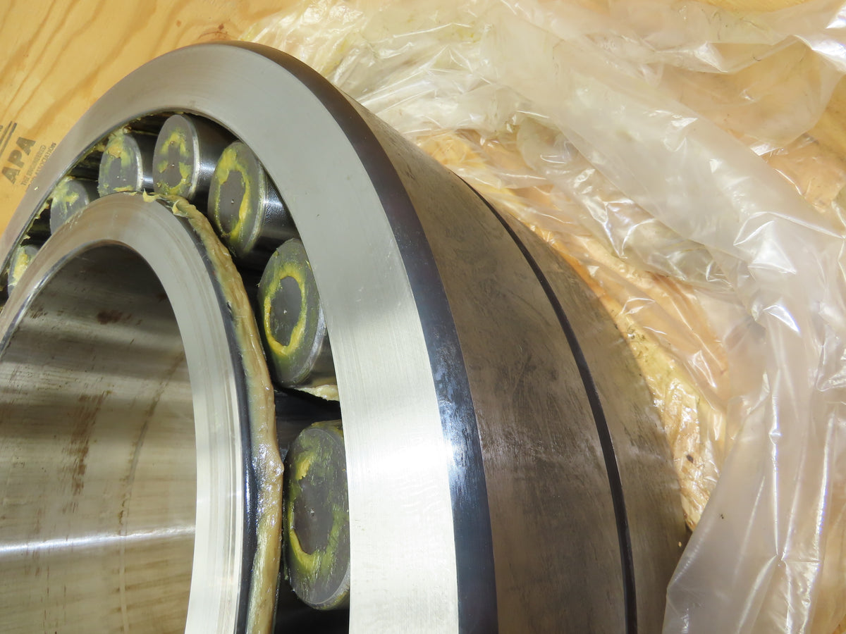 SKF Spherical Roller Bearing 500 mm ID x 920 mm OD x 336mm Width & Outer Housing