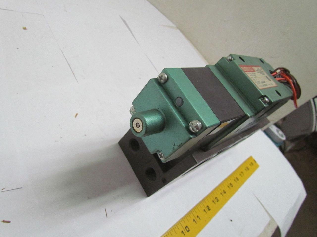 Numatics A23SS415F A23SS400F Pneumatic Solenoid Valve w/Manifold Block 120V