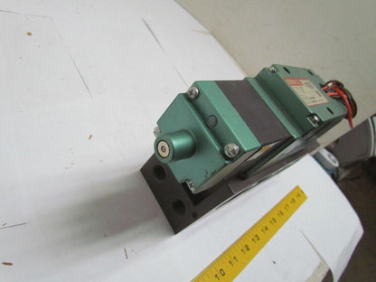 Numatics A23SS415F A23SS400F Pneumatic Solenoid Valve w/Manifold Block 120V