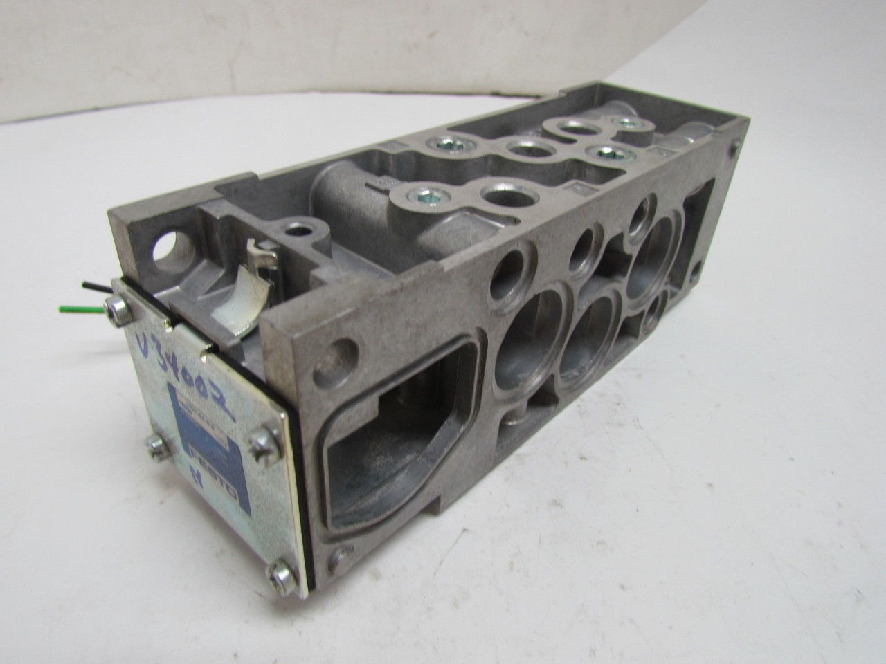 Festo 18886 Sub-Base Connector/Manifold Block ISO 5599-2 NEW VIGK-04-D-2
