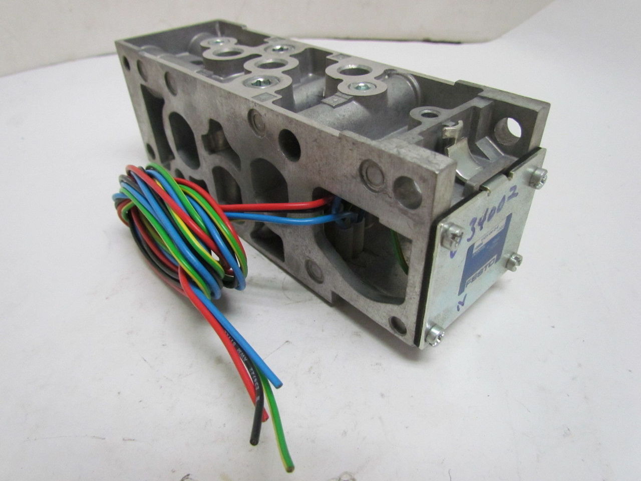 Festo 18886 Sub-Base Connector/Manifold Block ISO 5599-2 NEW VIGK-04-D-2