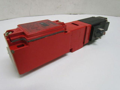 Telemecanique XCS L749F3 XCS-L Interlock Switch 300VAC 10 Amp 1/2" NPT NEW