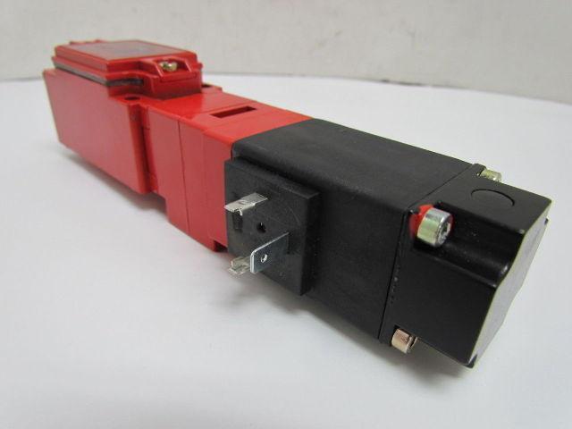 Telemecanique XCS L749F3 XCS-L Interlock Switch 300VAC 10 Amp 1/2" NPT NEW