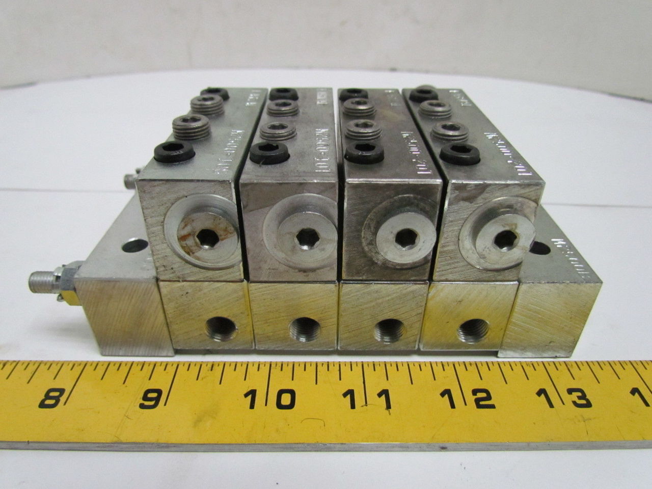 Farval M2500B 4-Section Divider Valve Manifold Assembly M2500-20T, 10T, 10S