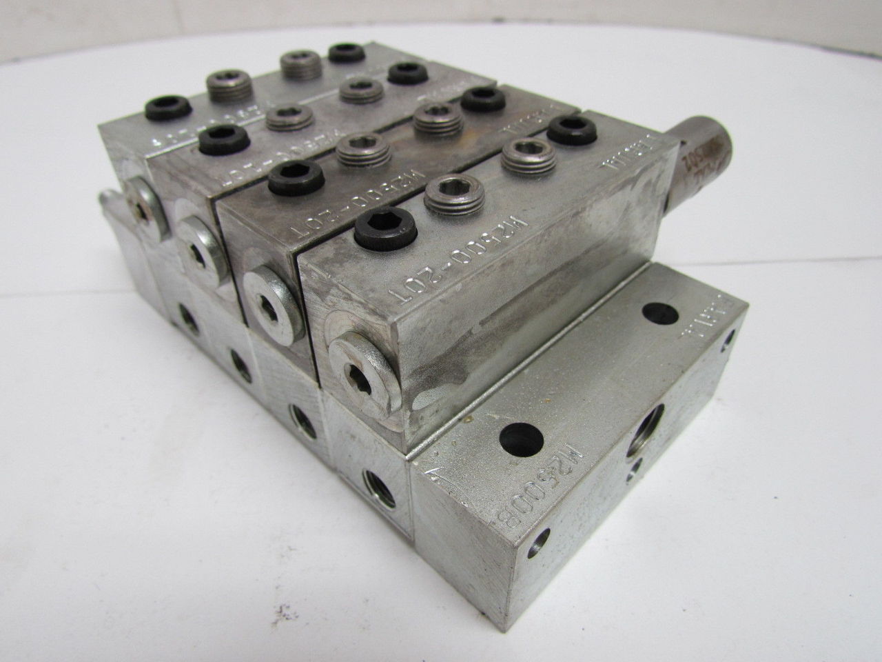 Farval M2500B 4-Section Divider Valve Manifold Assembly M2500-20T, 10T, 10S