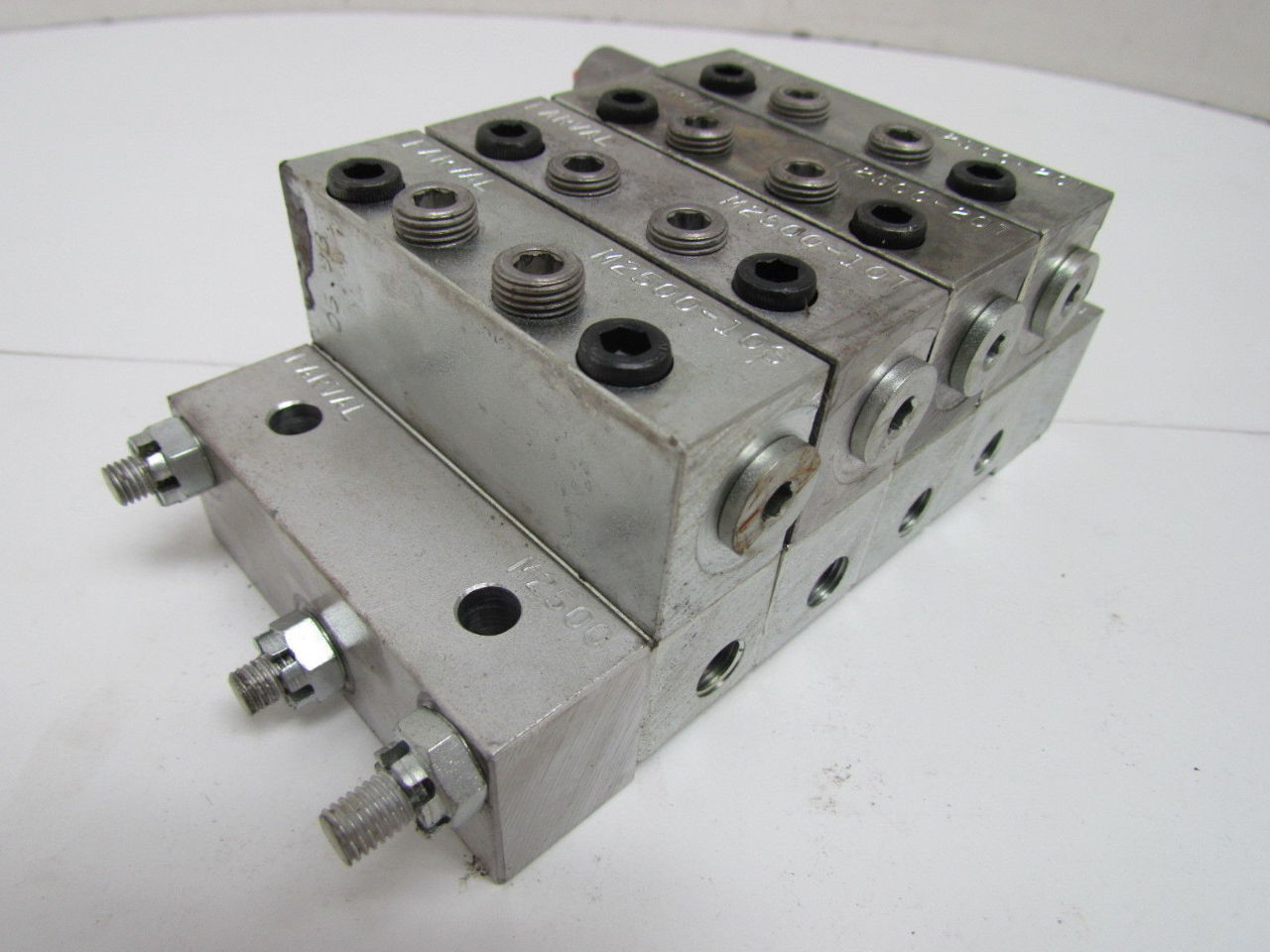 Farval M2500B 4-Section Divider Valve Manifold Assembly M2500-20T, 10T, 10S