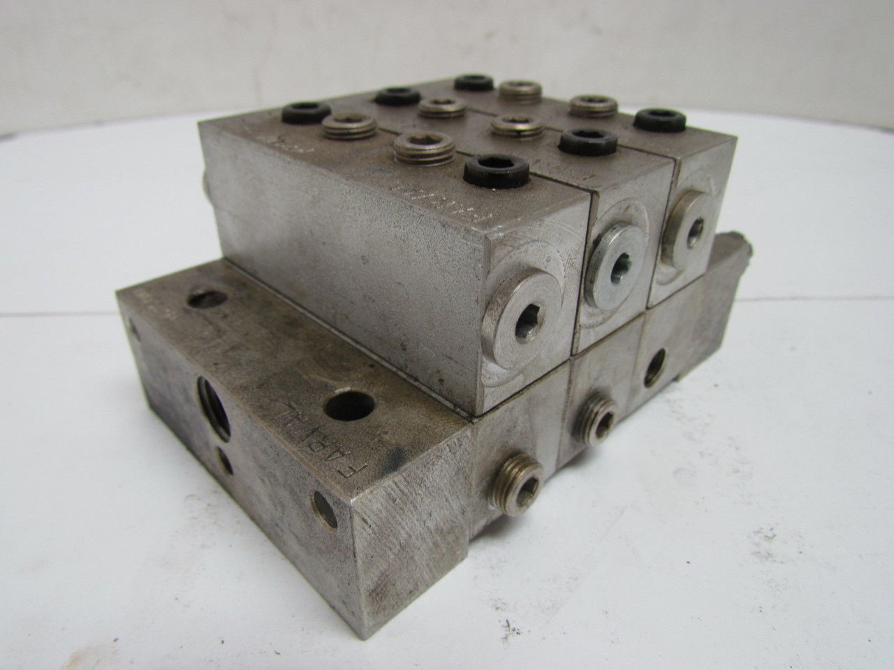 Farval M2500 3-Section Divider Valve Assembly M2500-20T, 10S