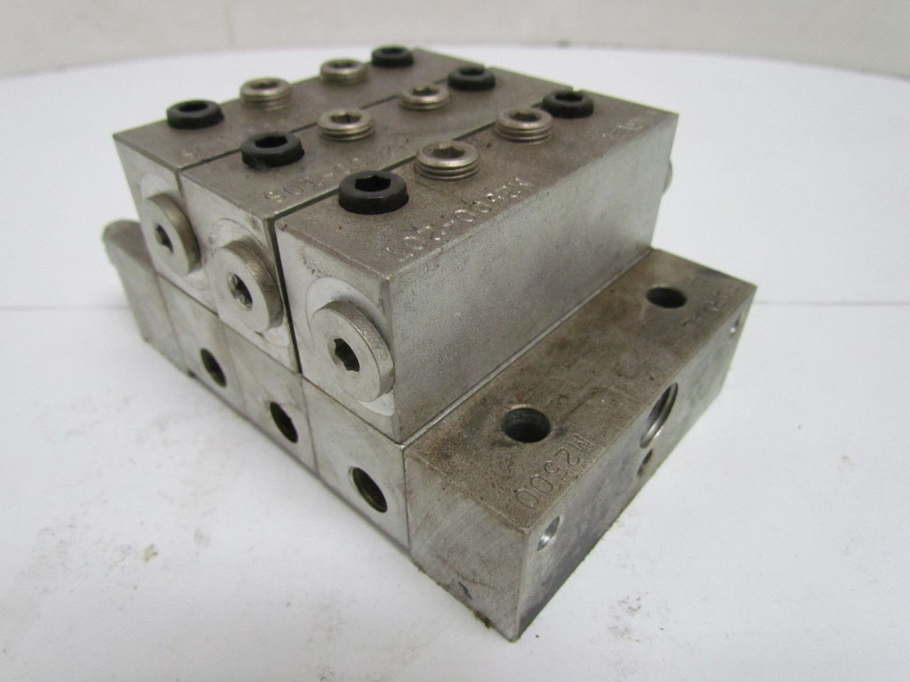 Farval M2500 3-Section Divider Valve Assembly M2500-20T, 10S