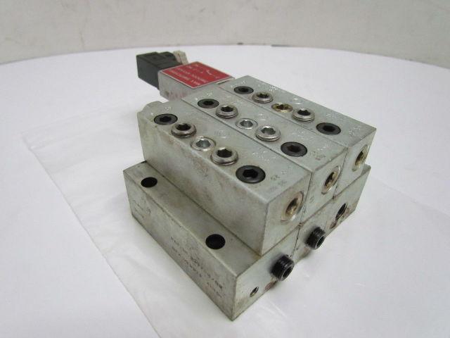 Danfoss SMX 25.50 BIX 1/8 NPTF 3-section Divider Valve Assembly 1/4" NPT Inlet