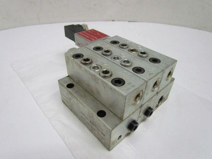 Danfoss SMX 25.50 BIX 1/8 NPTF 3-section Divider Valve Assembly 1/4" NPT Inlet