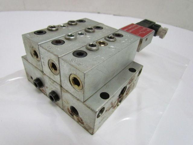 Danfoss SMX 25.50 BIX 1/8 NPTF 3-section Divider Valve Assembly 1/4" NPT Inlet