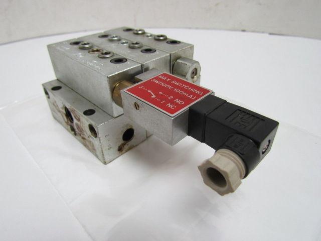 Danfoss SMX 25.50 BIX 1/8 NPTF 3-section Divider Valve Assembly 1/4" NPT Inlet