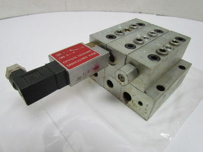 Danfoss SMX 25.50 BIX 1/8 NPTF 3-section Divider Valve Assembly 1/4" NPT Inlet