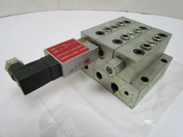 Danfoss SMX 25.50 BIX 1/8 NPTF 3-section Divider Valve Assembly 1/4" NPT Inlet