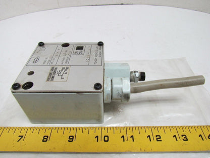 Toyooki Kogyo HW-02 100 HW-02100 Hydraulic Pressure Switch Valve 12-24VDC 171PSI