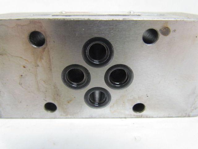 Toyooki Kogyo HK3H-W-Y 2-025B Stackable Hydraulic Check Valve