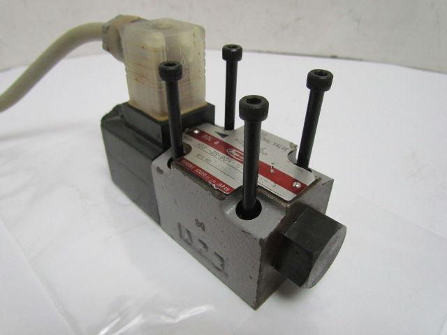 Toyooki Kogyo HD3-2S-BG-025A-WDA3 Solenoid Directional Valve 110 VAC