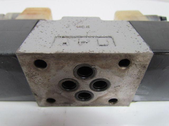 Toyooki Kogyo HD3-3W-BCA-025A-WDA1T5 Double Solenoid Directional Valve 110 VAC