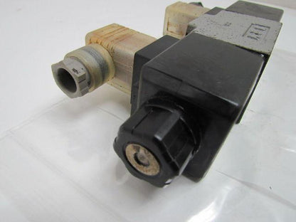 Toyooki Kogyo HD3-3W-BCA-025A-WDA1T5 Double Solenoid Directional Valve 110 VAC