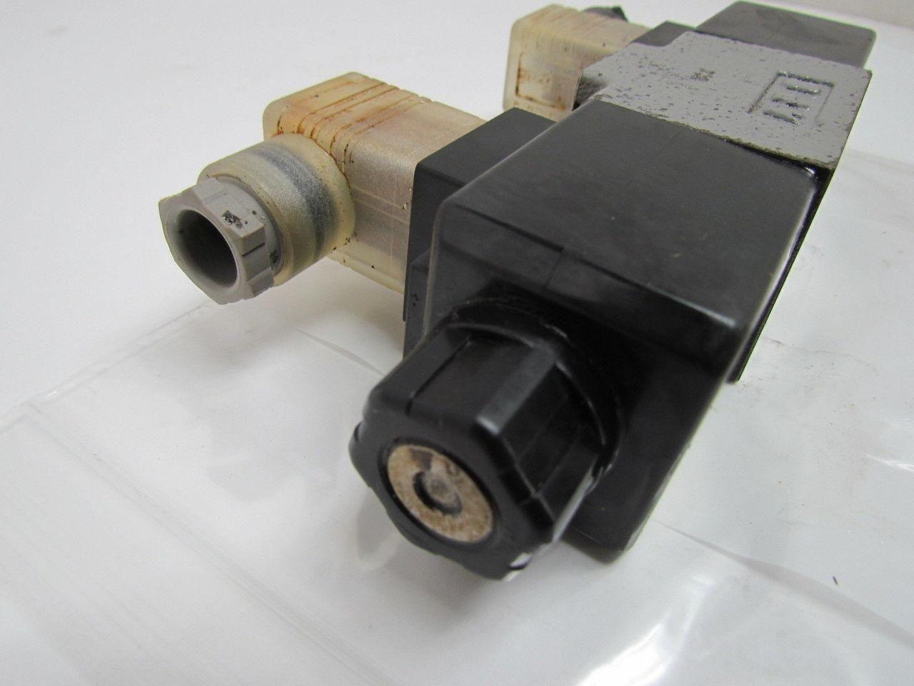 Toyooki Kogyo HD3-3W-BCA-025A-WDA1T5 Double Solenoid Directional Valve 110 VAC