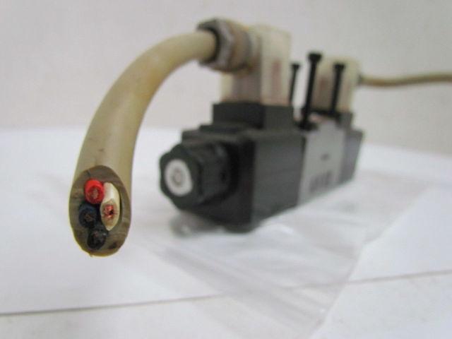 Toyooki Kogyo HD3-2WD-BCA-025A-WDA1T5 Double Solenoid Directional Valve 110