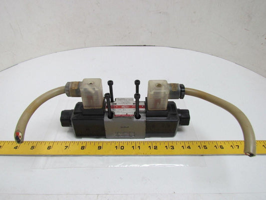 Toyooki Kogyo HD3-2WD-BCA-025A-WDA1T5 Double Solenoid Directional Valve 110