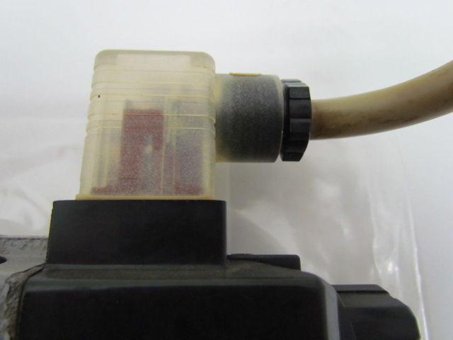 Toyooki Kogyo HD3-2WD-BCA-025A-WDA1T5 Double Solenoid Directional Valve 110