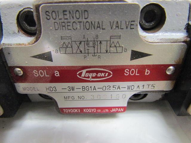 Toyooki Kogyo HD3-3W-BG1A-025A-WDA1T5 Double Solenoid Directional Valve 110V