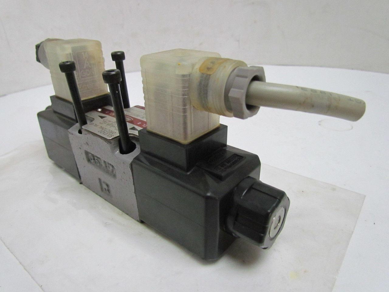 Toyooki Kogyo HD3-3W-BG1A-025A-WDA1T5 Double Solenoid Directional Valve 110V