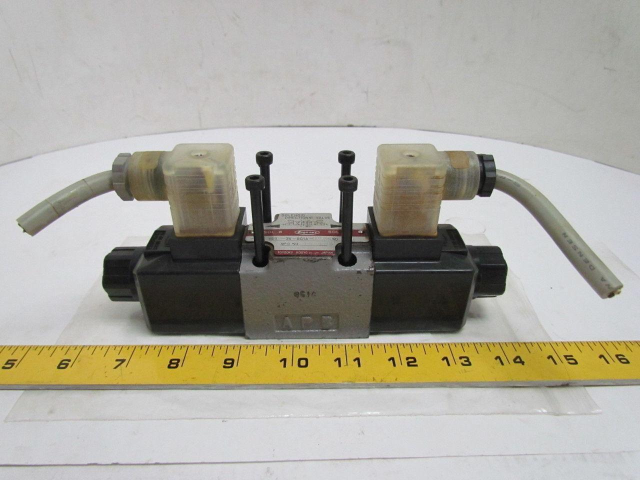Toyooki Kogyo HD3-3W-BG1A-025A-WDA1T5 Double Solenoid Directional Valve 110V