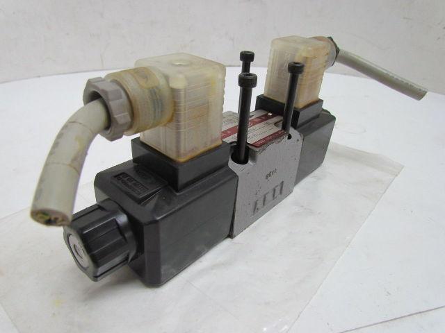 Toyooki Kogyo HD3-3W-BG1A-025A-WDA1T5 Double Solenoid Directional Valve 110V