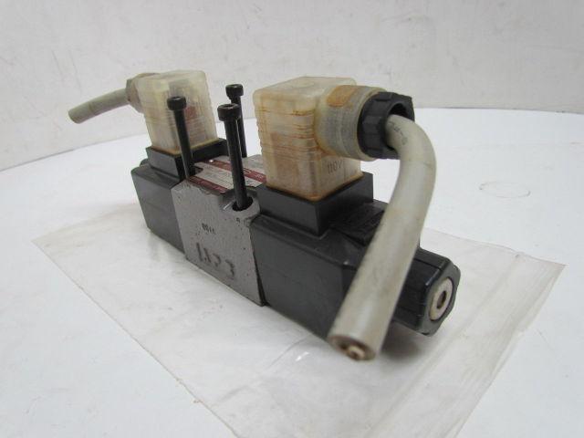 Toyooki Kogyo HD3-3W-BG1A-025A-WDA1T5 Double Solenoid Directional Valve 110V