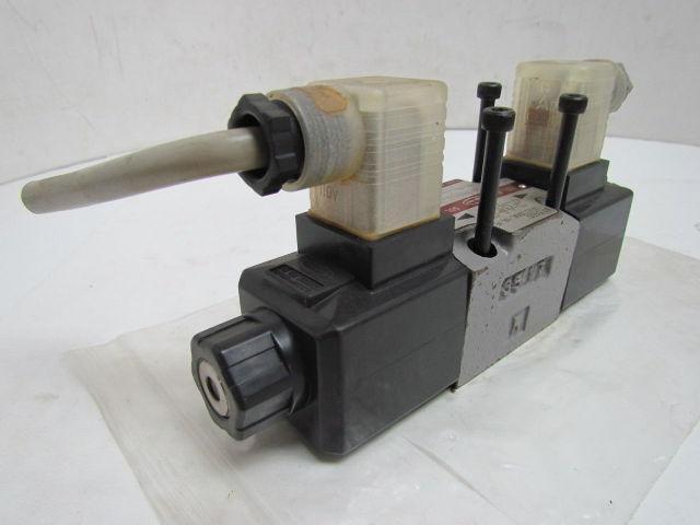 Toyooki Kogyo HD3-3W-BG1A-025A-WDA1T5 Double Solenoid Directional Valve 110V