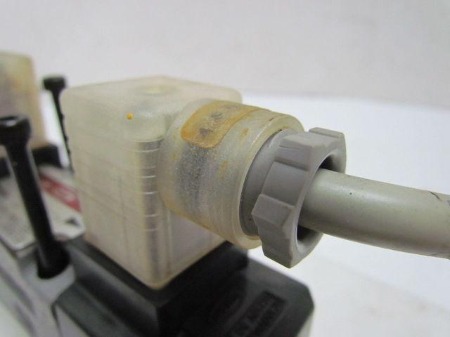 Toyooki Kogyo HD3-3W-BG1A-025A-WDA1T5 Double Solenoid Directional Valve 110V