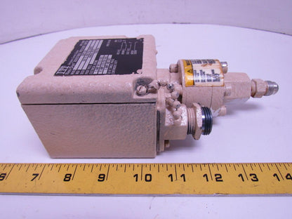 ITT 200P1S28 Adjustable Pressure Switch 500 to 3000 PSIG