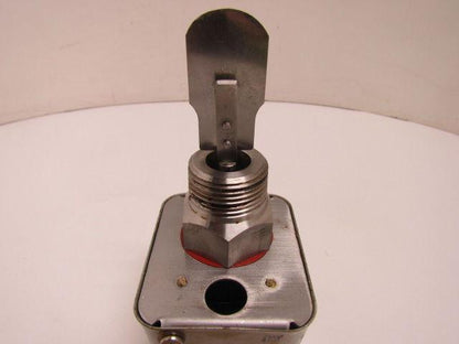 SCM Flow Switch Max Pressure 1.0 MPA Max Temp 70C Amp Rating 250VAC 15A 1" NPT