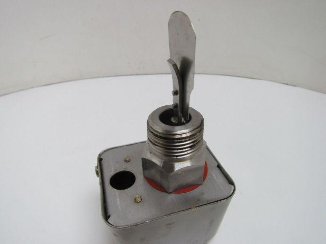 SCM Flow Switch Max Pressure 1.0 MPA Max Temp 70C Amp Rating 250VAC 15A 1" NPT