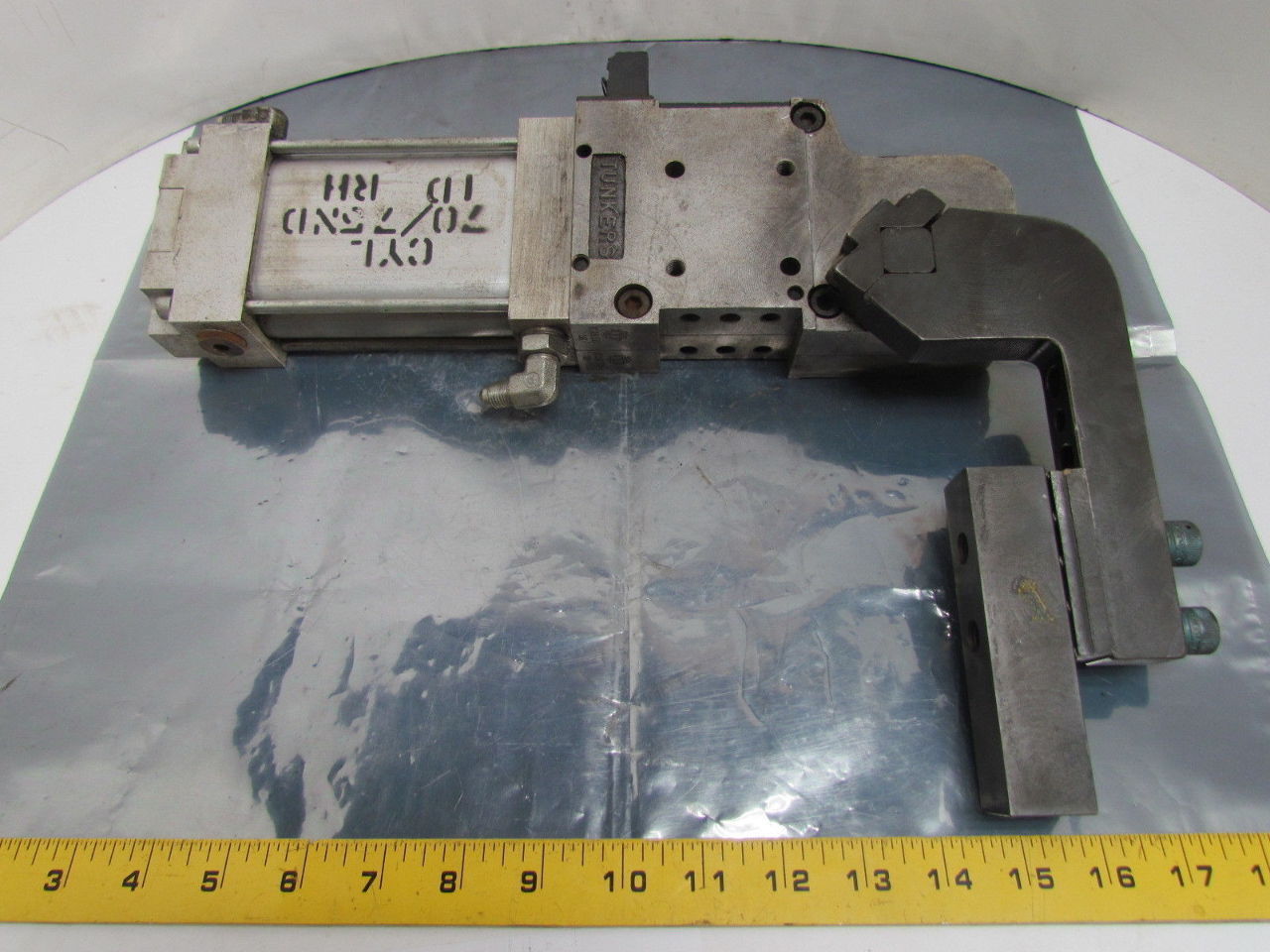 Tunkers KU 50 V A033 T22 NPT Pneumatic Power Clamp 045-130 degree