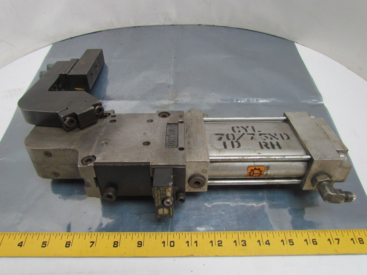 Tunkers KU 50 V A033 T22 NPT Pneumatic Power Clamp 045-130 degree