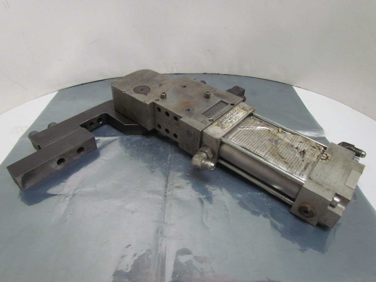 Tunkers KU 50 V A033 T22 NPT Pneumatic Power Clamp 045-130 degree