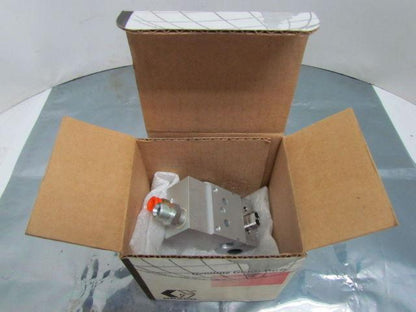 Graco 243950 243-950 Manifold with side Fluid Ports NIB