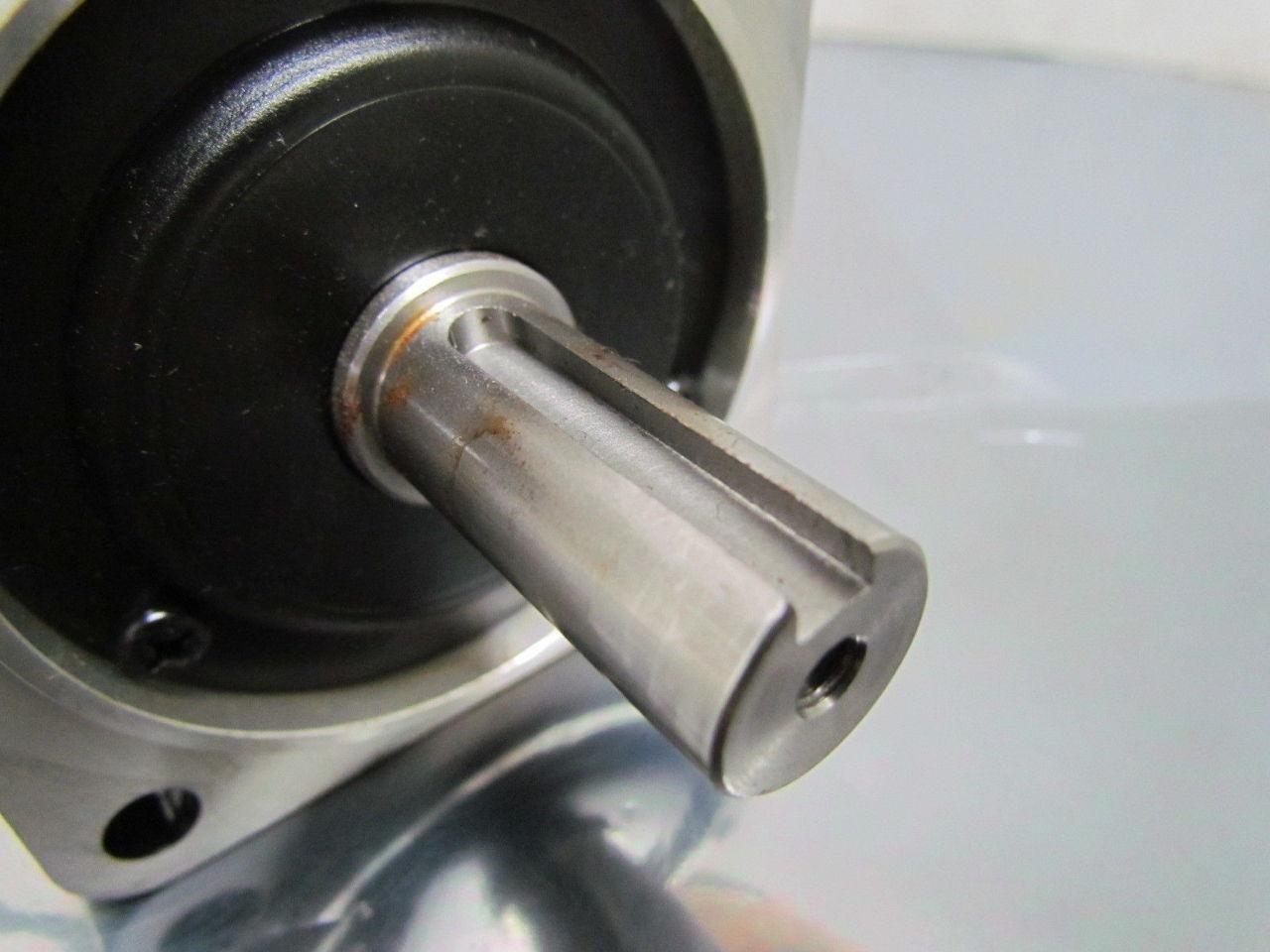 Omron BG3D6302H8 Sigma II AC Servo Motor w/13 Bit Incremental Encoder 230 Volt